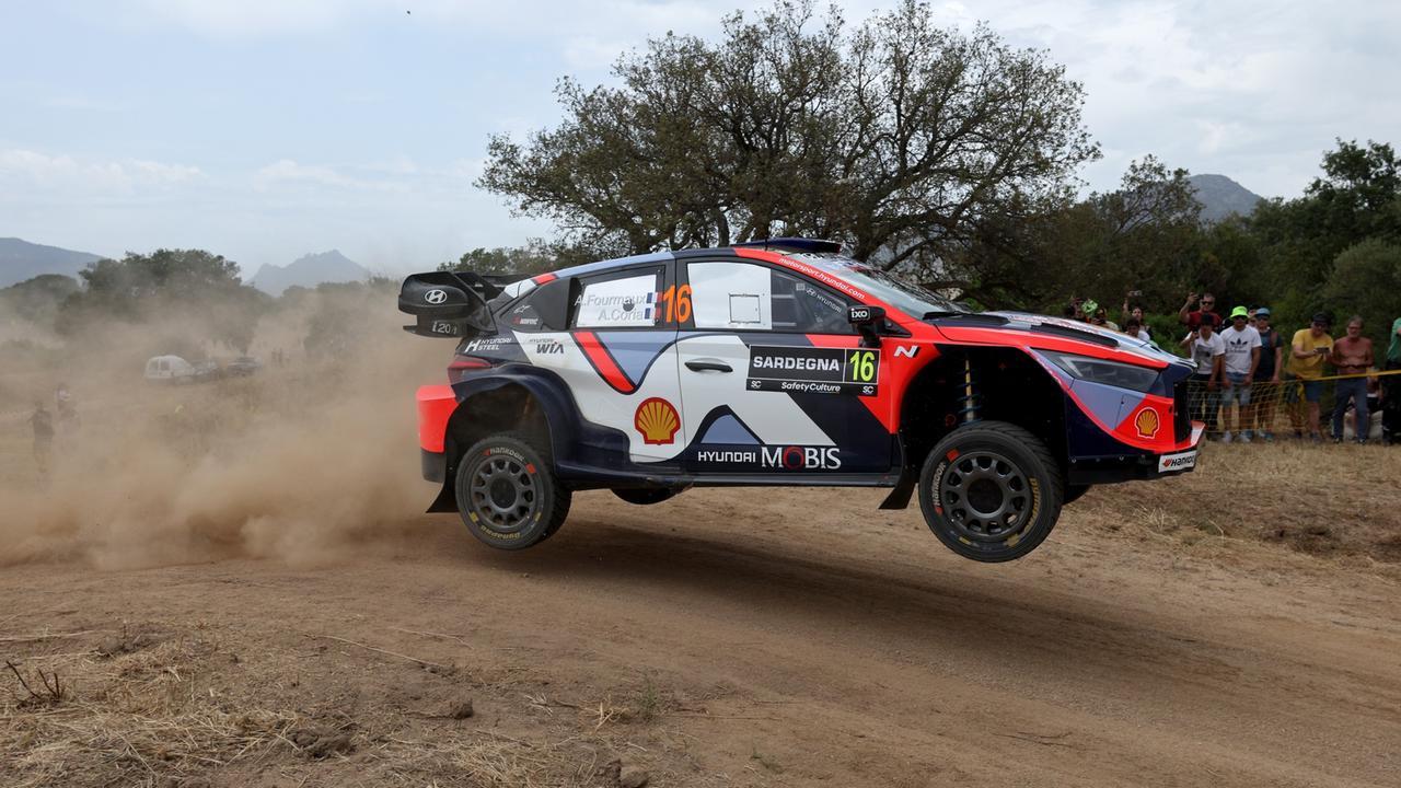 Rally Italia Sardegna, Fourmaux in testa dopo le prime tre prove