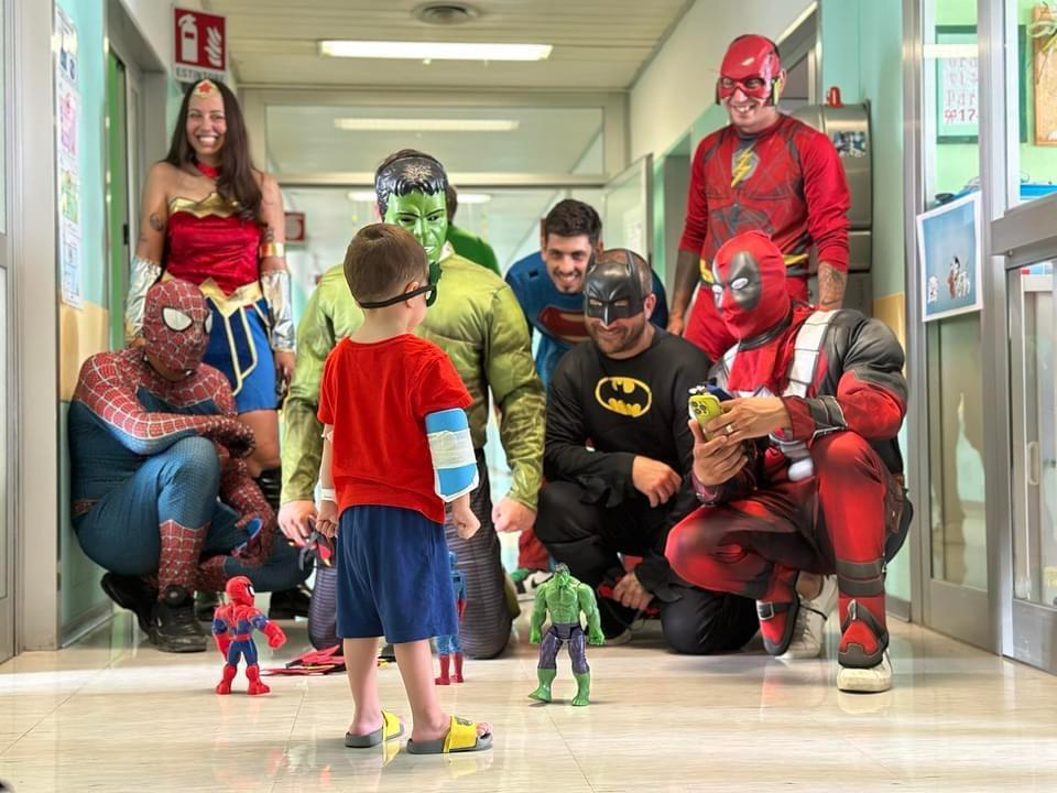 I Super Eroi Acrobatici a Sassari dai piccoli pazienti di Pediatria e Neuropsichiatria