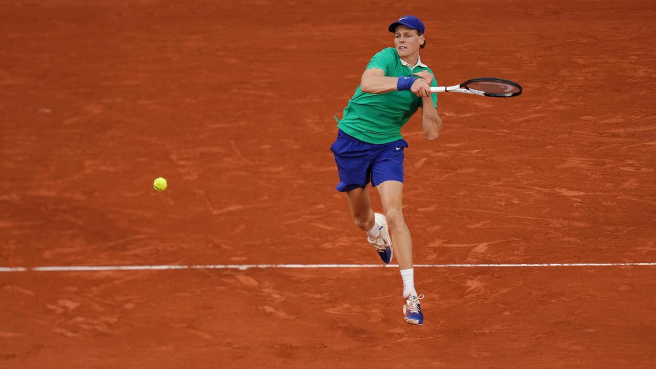Roland Garros, Sinner vola in finale: Djokovic battuto 3-0