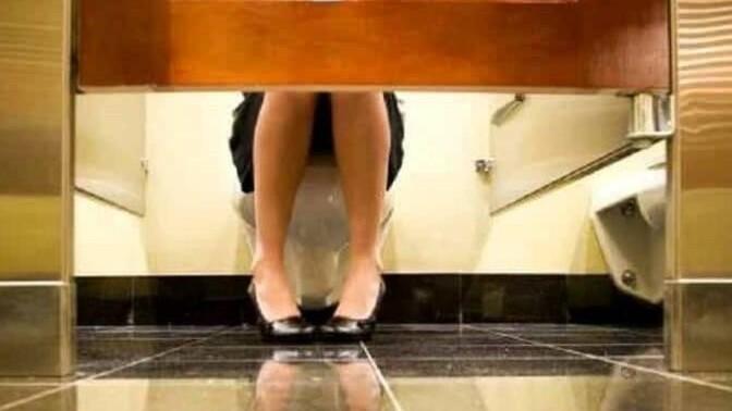 Spiava le colleghe nei bagni dell’Università, indagini chiuse per un ricercatore