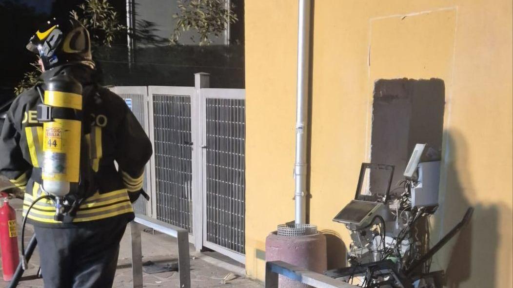 I ladri fanno esplodere un altro Postamat: stavolta tocca a Rolo