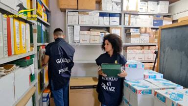 Prato, frode fiscale con una società bulgara: 13 indagati mettono mano al portafoglio