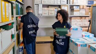 Prato, frode fiscale con una società bulgara: 13 indagati mettono mano al portafoglio