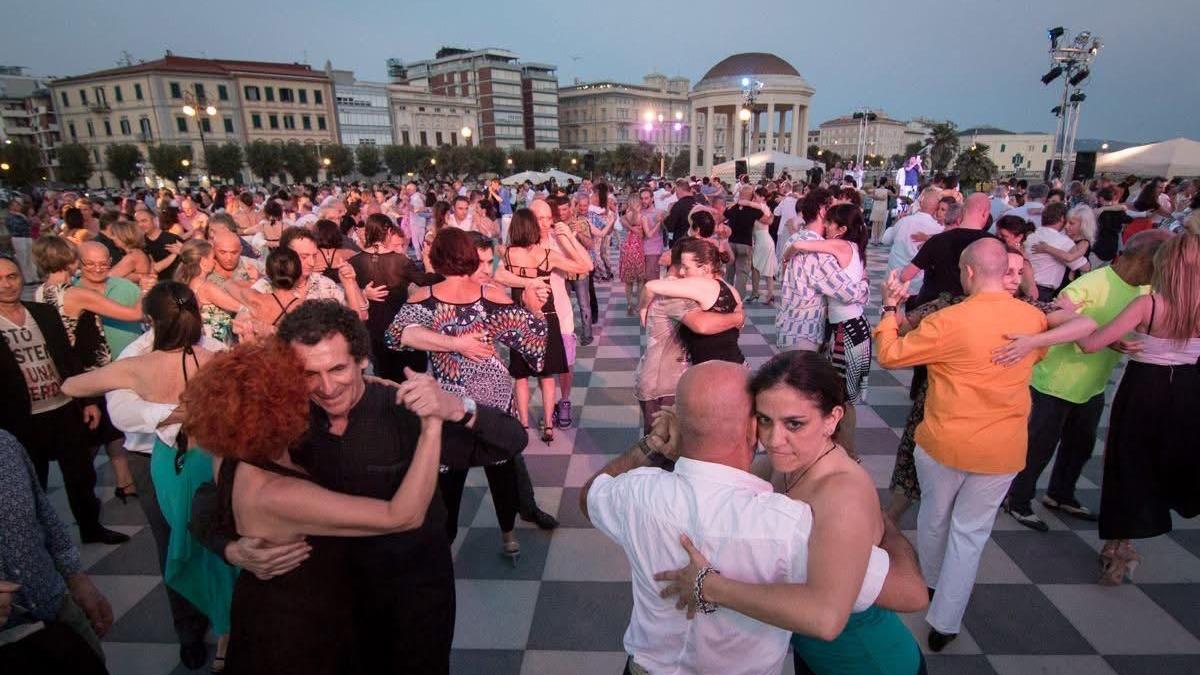 Livorno e la sua Milonga solidaria da 20 anni: l’ultimo ballo alla Terrazza