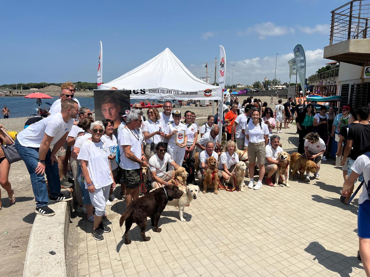 Livorno e i suoi studenti baywatch del Vespucci-Colombo