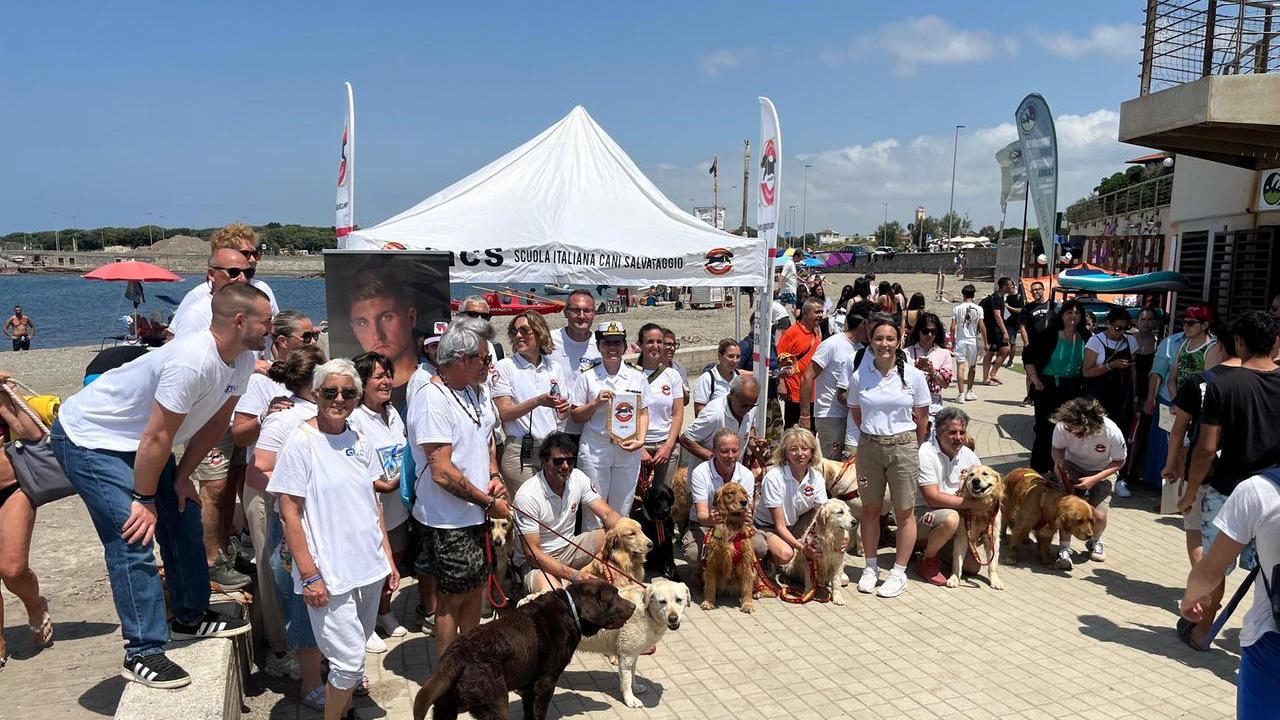 Livorno e i suoi studenti baywatch del Vespucci-Colombo