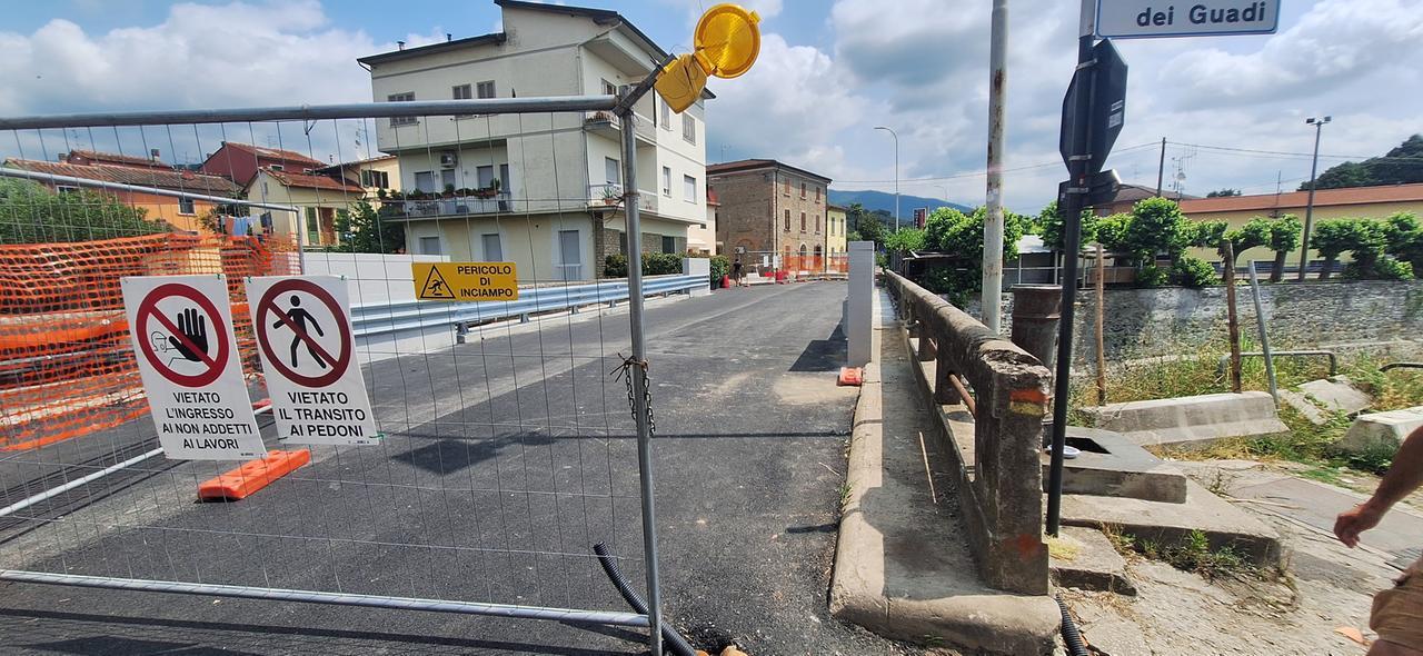 Ponte sulla Bure “inaugurato” in anticipo: le auto passano sul cantiere