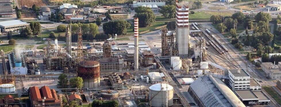 Nuvole scure sulla chimica a Ferrara: «Basell e Yara tagliano costi»
