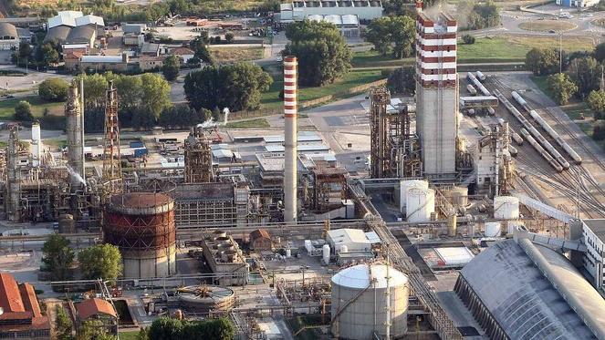 Nuvole scure sulla chimica a Ferrara: «Basell e Yara tagliano costi»