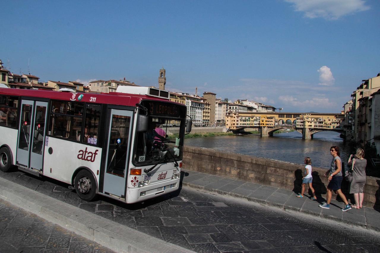 Firenze, i bussini in centro viaggeranno fino a mezzanotte