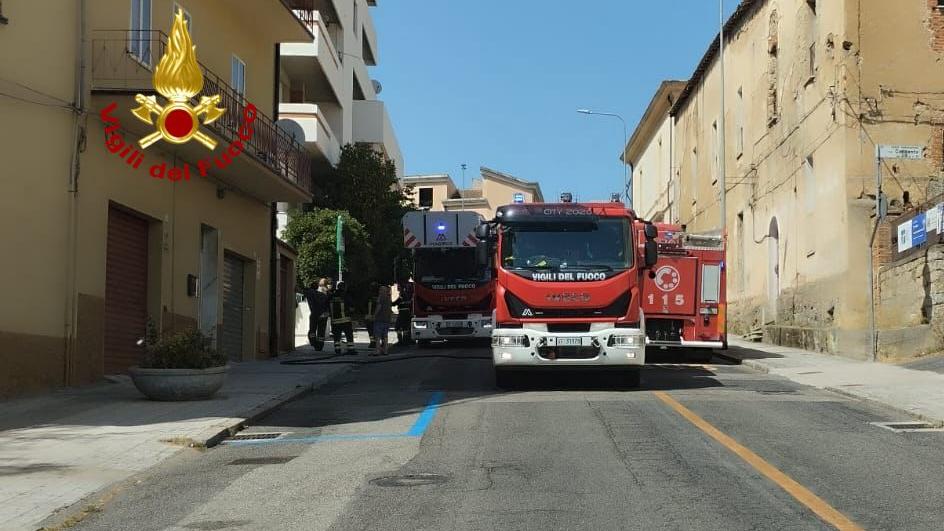L'intervento dei Vigili del fuoco tra via Manzoni e via Convento