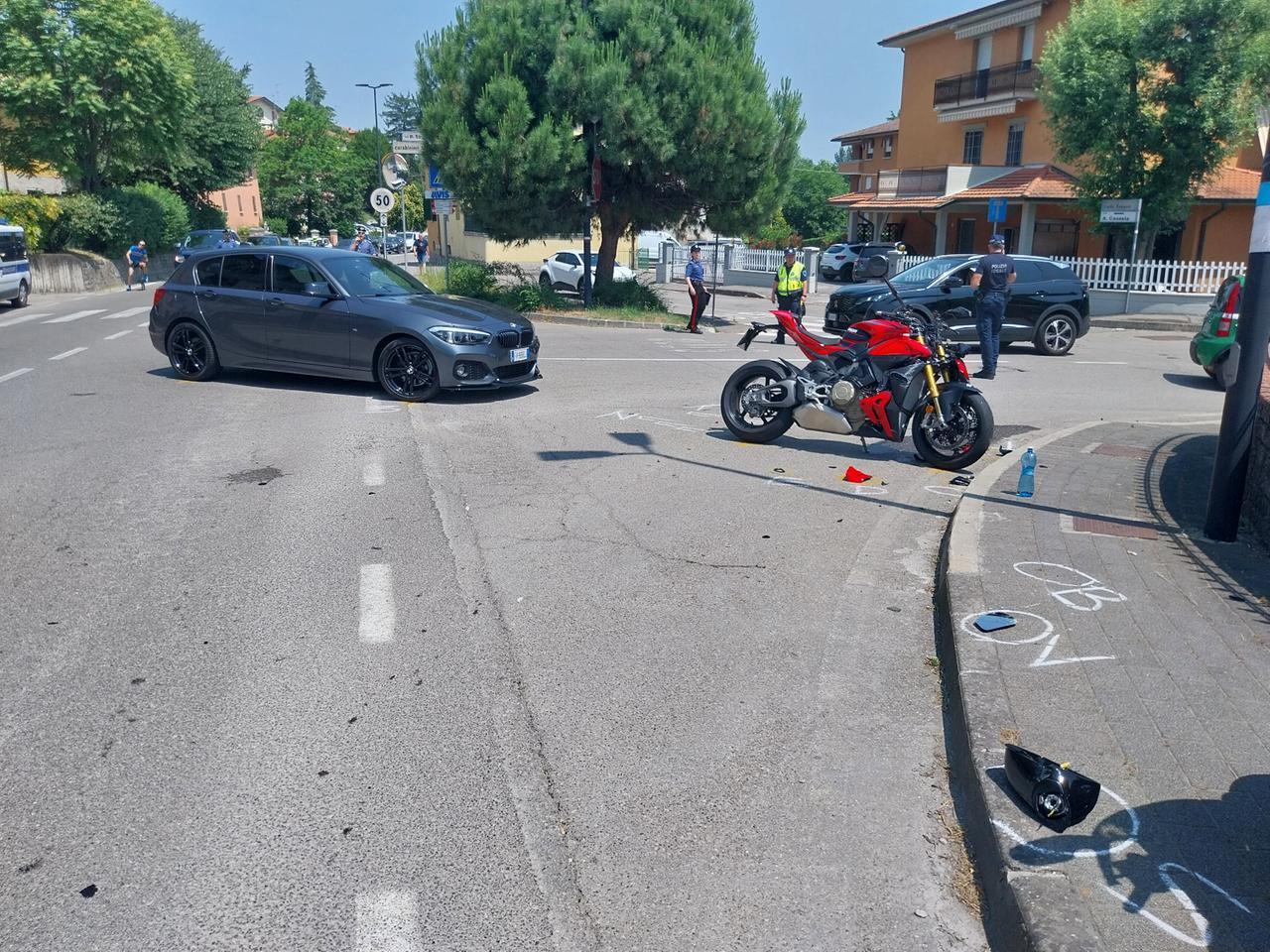 Incidente a Vezzano: travolta una moto scorta della manifestazione Motori Ruggenti
