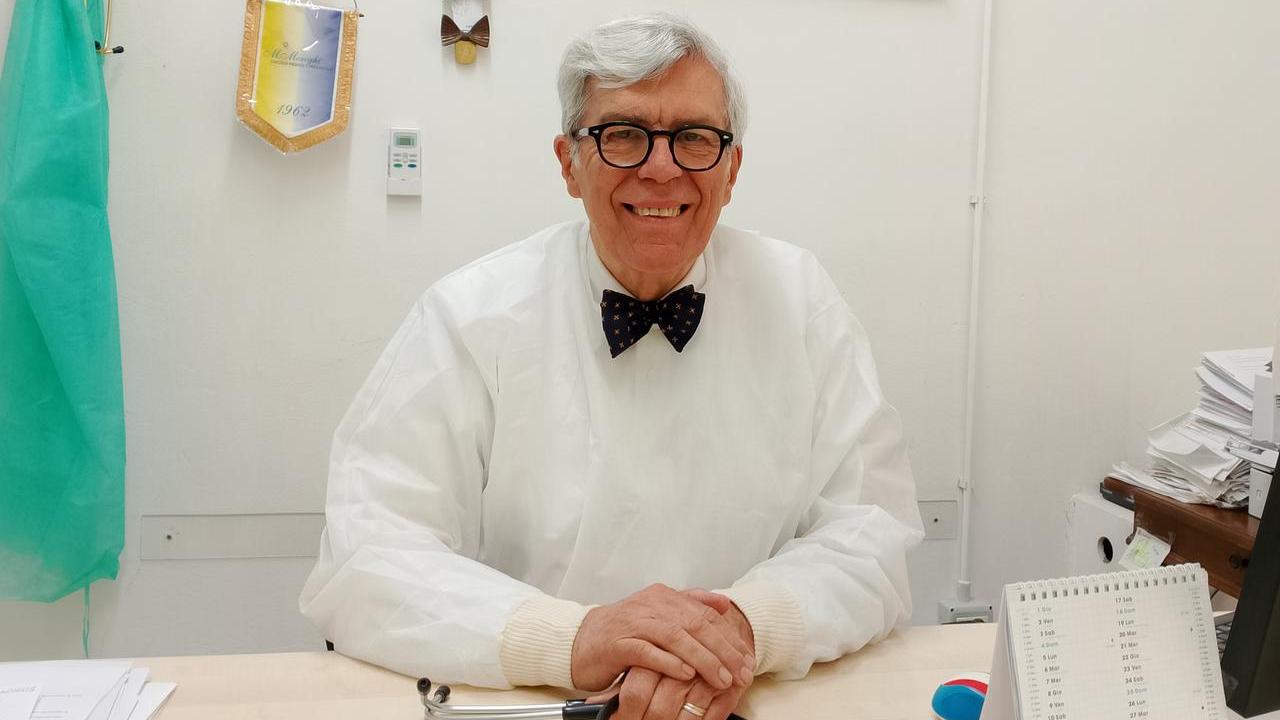 Nunzio Borelli nel suo studio a Medolla