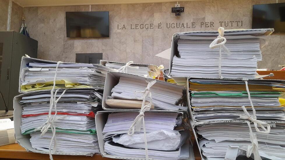 Follonica, «anziano truffato da due prostitute»: si era innamorato di una di loro