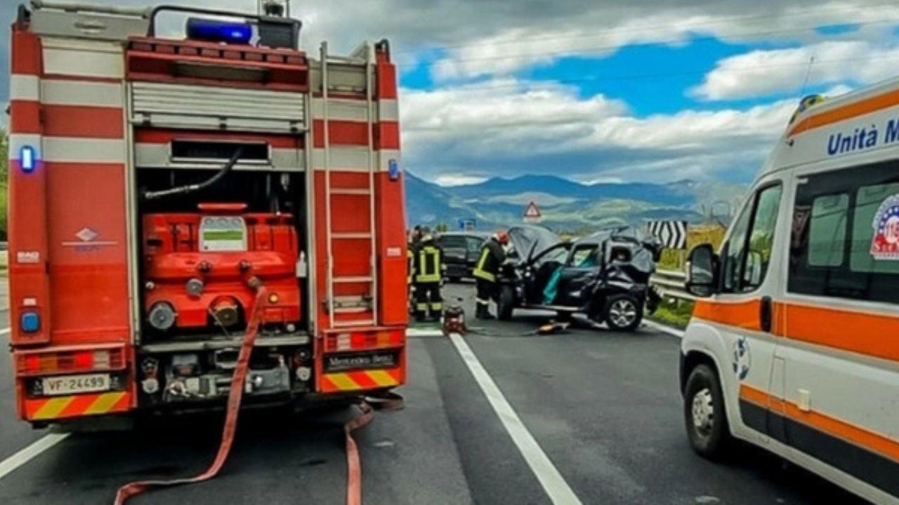 
	L'auto dopo lo schianto (Foto vigili del fuoco)

