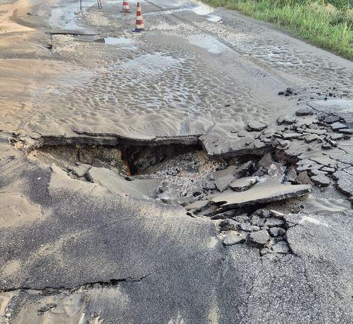 Si rompe una conduttura, cede la strada tra Copparo e Formignana