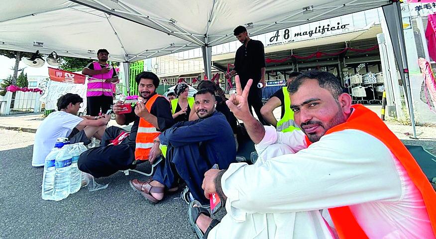
	I lavoratori davanti al maglificio di San Giusto

