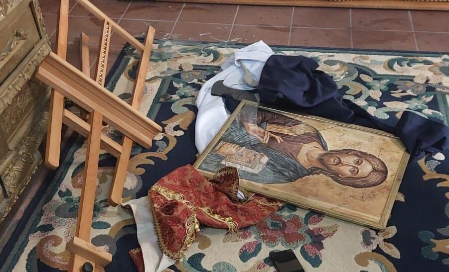 Le impronte e un telefono incastrano il vandalo della chiesa ortodossa