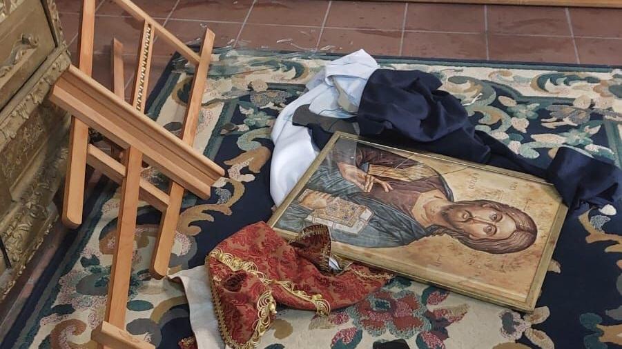 Le impronte e un telefono incastrano il vandalo della chiesa ortodossa