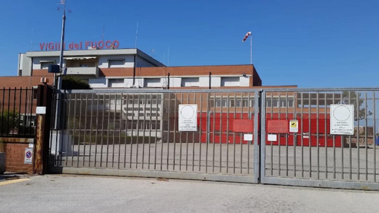 La caserma dei vigili del fuoco di via Campania, in Coteto (foto d'archivio)