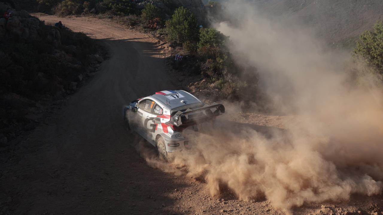 Il Rally Italia Sardegna parla ancora francese, storica cinquina per Sébastien Ogier