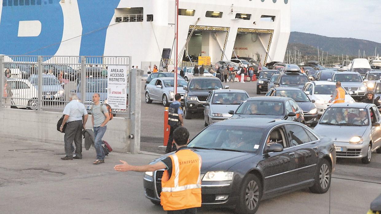 Caro trasporti in Sardegna: costo delle navi raddoppiato da maggio a giugno