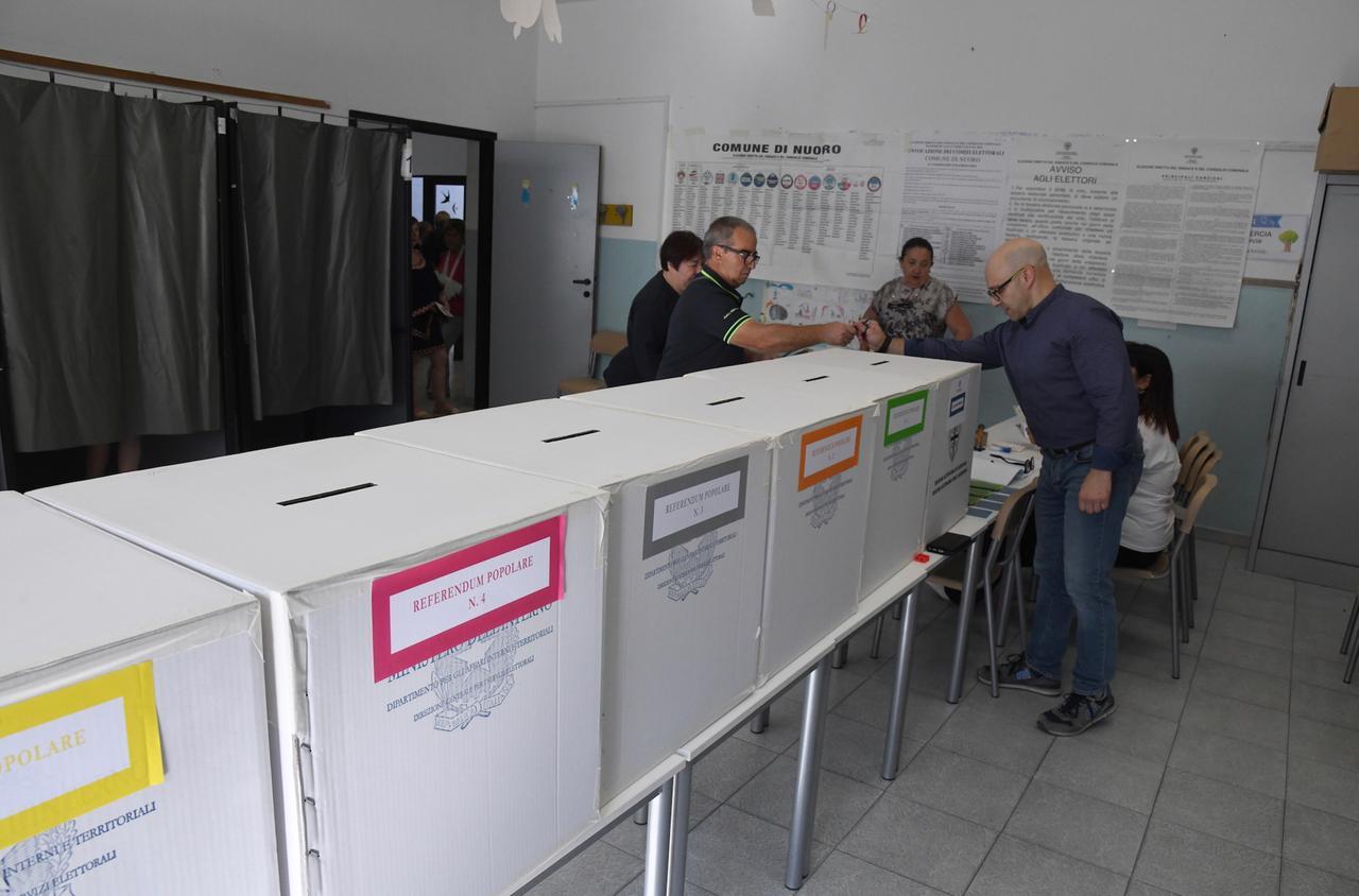 
	Cittadini al voto a Nuoro&nbsp;<em>(foto Massimo Locci)</em>

