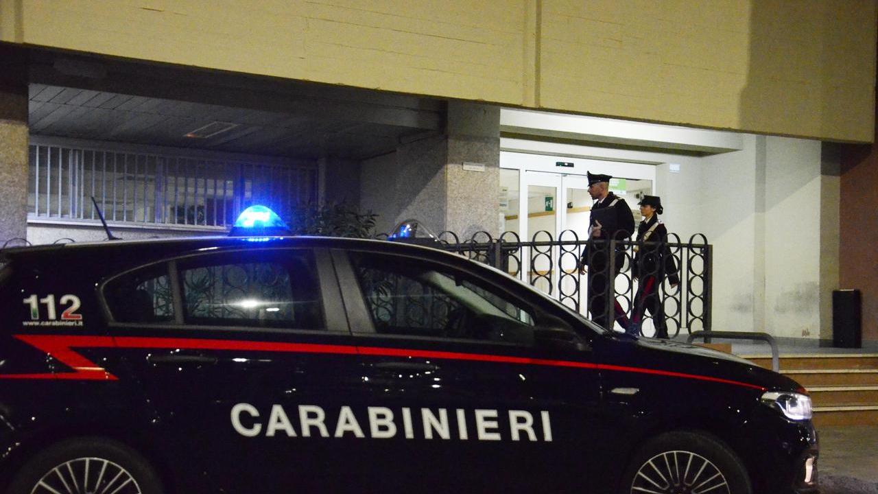 Cerca di entrare nella camera da letto di una studentessa per violentarla: arrestato