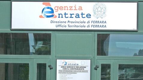 Intascava mazzette dai bar di Ferrara. Stangata per l’ex funzionario delle Entrate