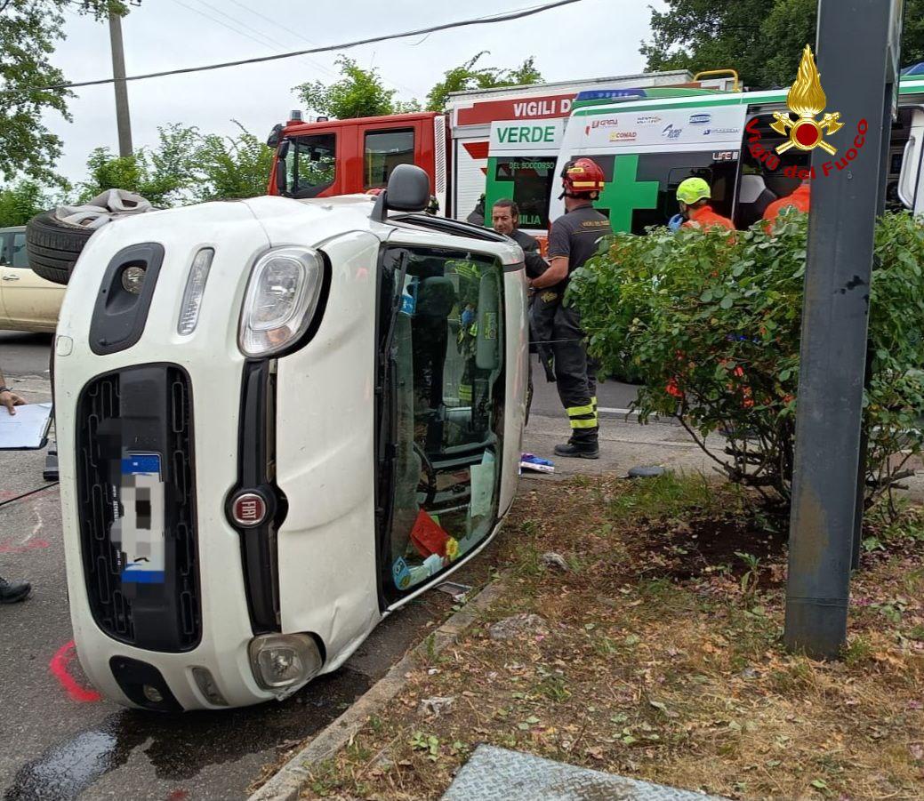 Scontro tra due auto alle Caselline di Albinea: due feriti
