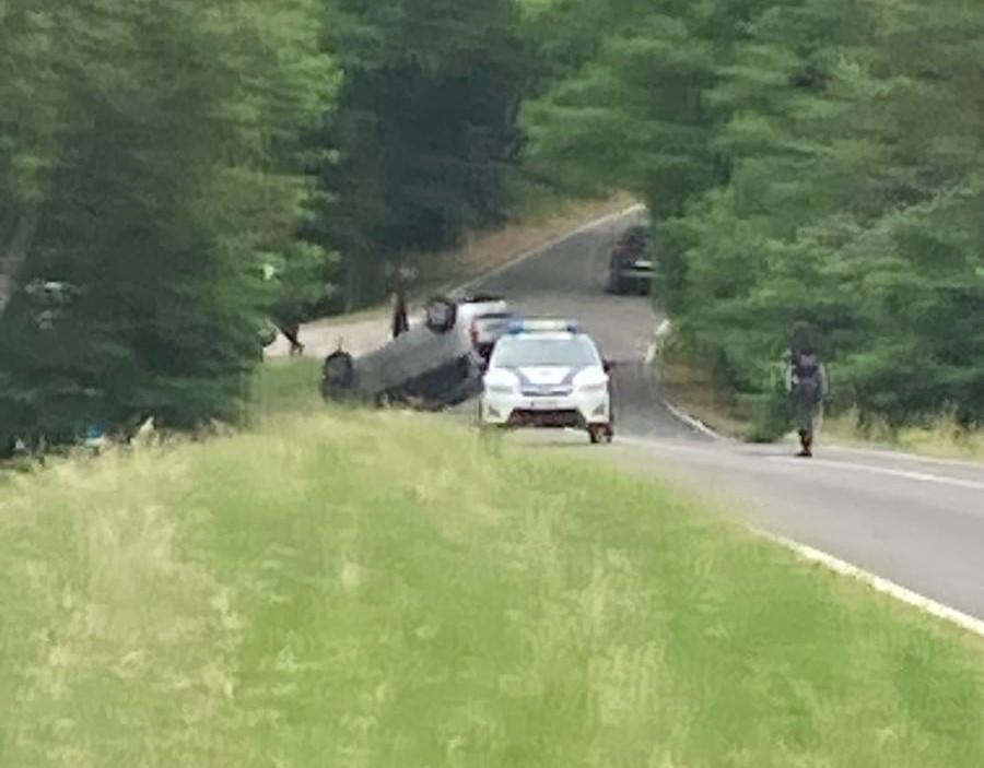 Via Tirabassi, auto si ribalta in curva: ancora un incidente a San Bartolomeo