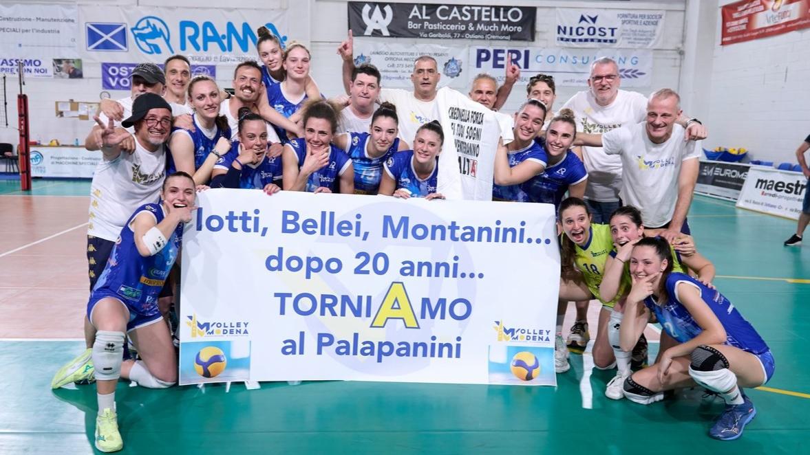 L'esultanza del Volley Modena per la promozione in A2