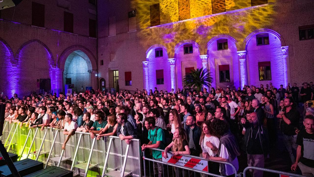 Via al Ferrara Sotto le Stelle con musica da tre continenti