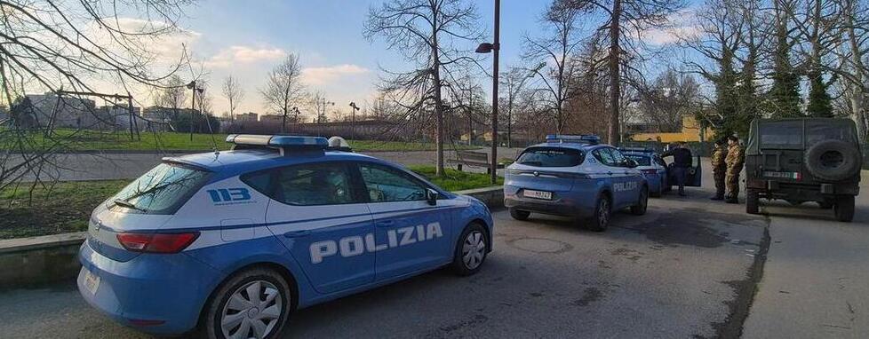 
	Polizia ed esercito al parco Novi Sad


