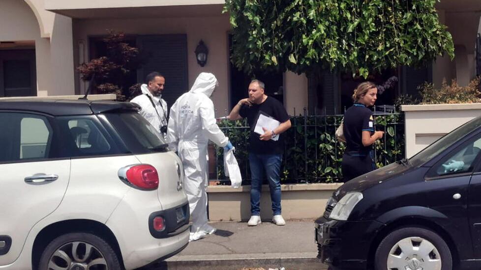 I rilievi della polizia (foto Nucci)