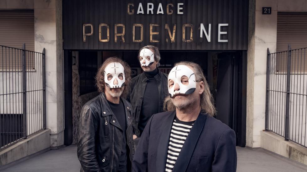 Con Guglielmo Arriaga e i Tre Allegri Ragazzi Morti il Marina Café Noir sempre più ricco