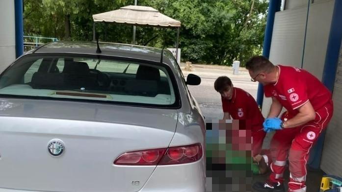 Malore fatale mentre lava l’auto: Simone Motta muore a 46 anni