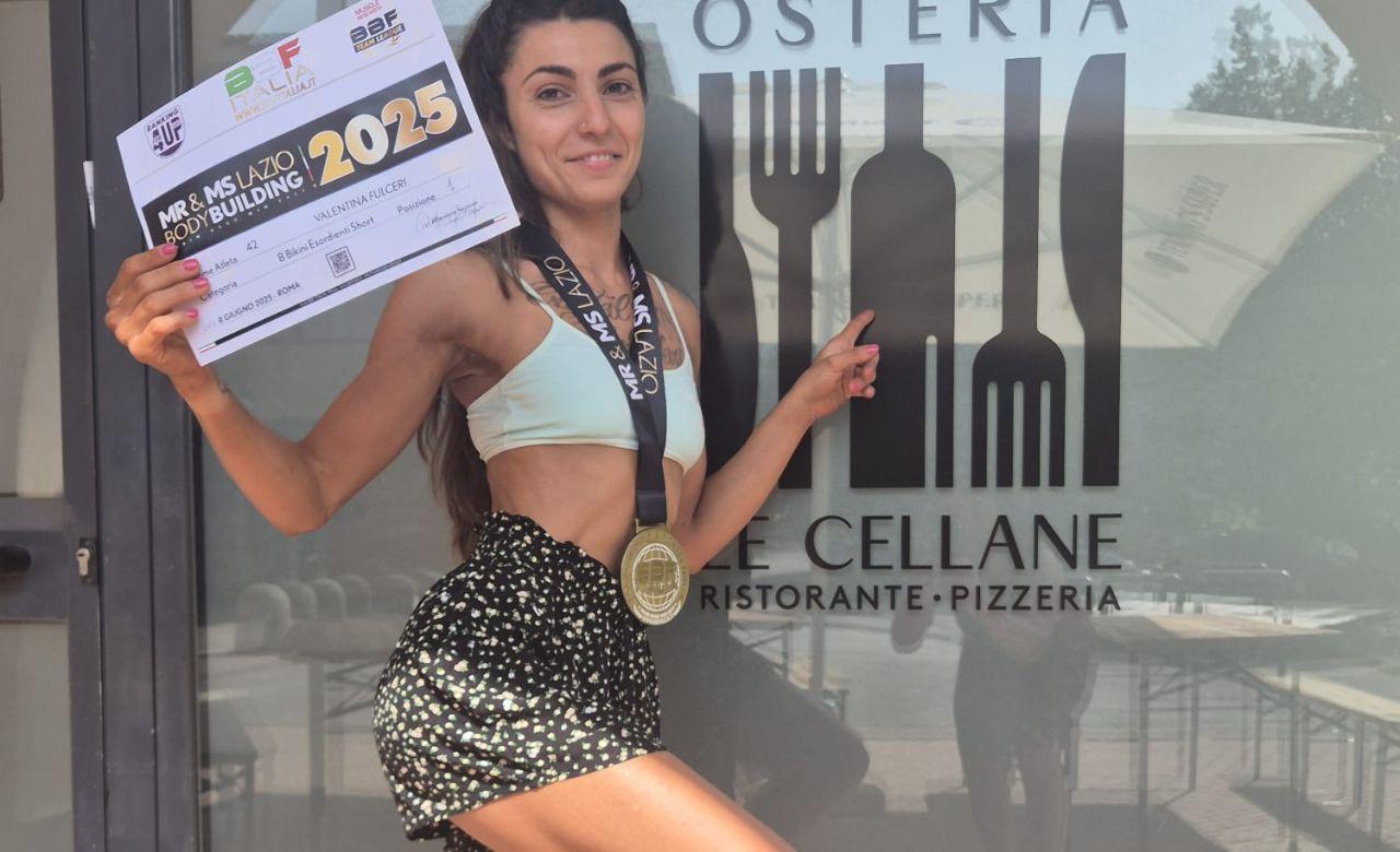 
	Valentina&nbsp;Fulceri con gli attestati degli ottimi risultati alla prima gara a cui ha partecipato

