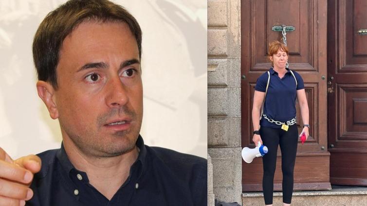 Il sindaco Fabio Lai e la balneare che si è incatenata in municipio
