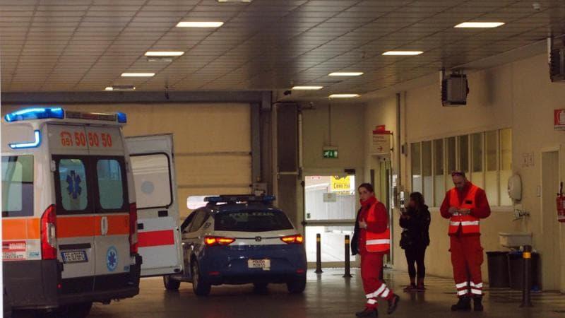 Notte di sangue a Prato: un accoltellato e un uomo con la testa rotta