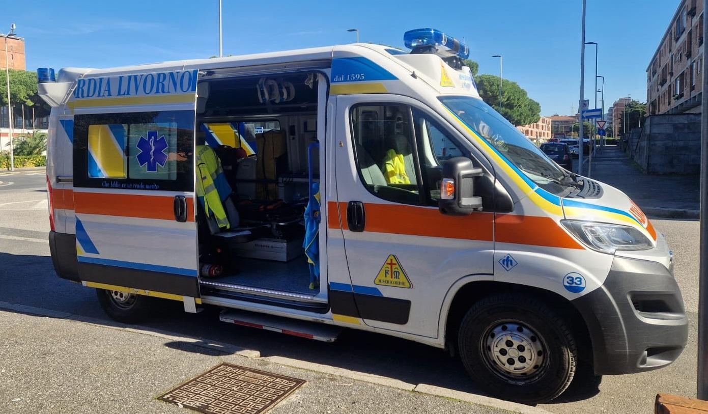 Un'ambulanza della Misericordia di via Verdi (foto d'archivio)