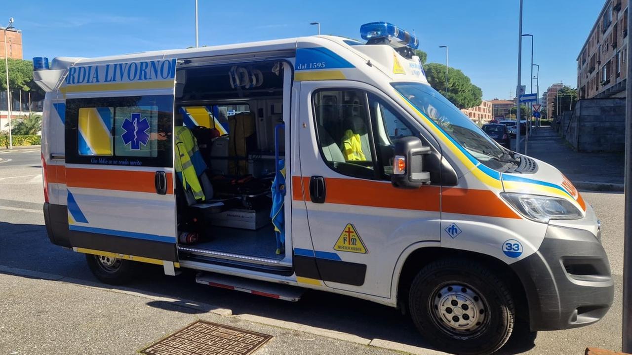 Un'ambulanza della Misericordia di via Verdi (foto d'archivio)