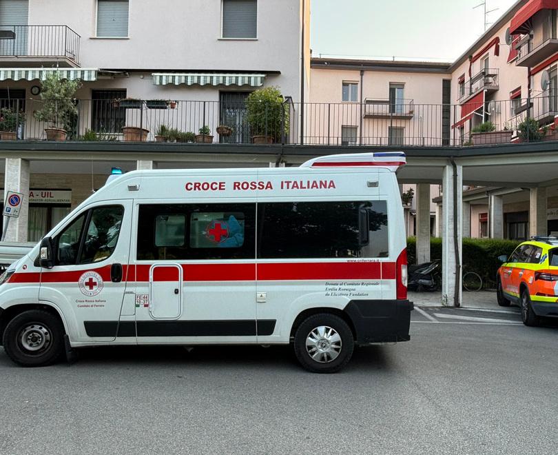Ferrara, trovata morta sulle scale: anziana stroncata da malore