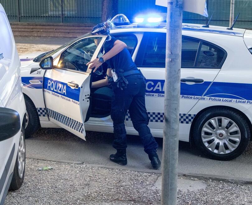 Magazzino abusivo a Portomaggiore. E in cortile i  vigili ne trovano altri tre