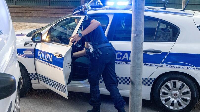 Magazzino abusivo a Portomaggiore. E in cortile i vigili ne trovano altri tre