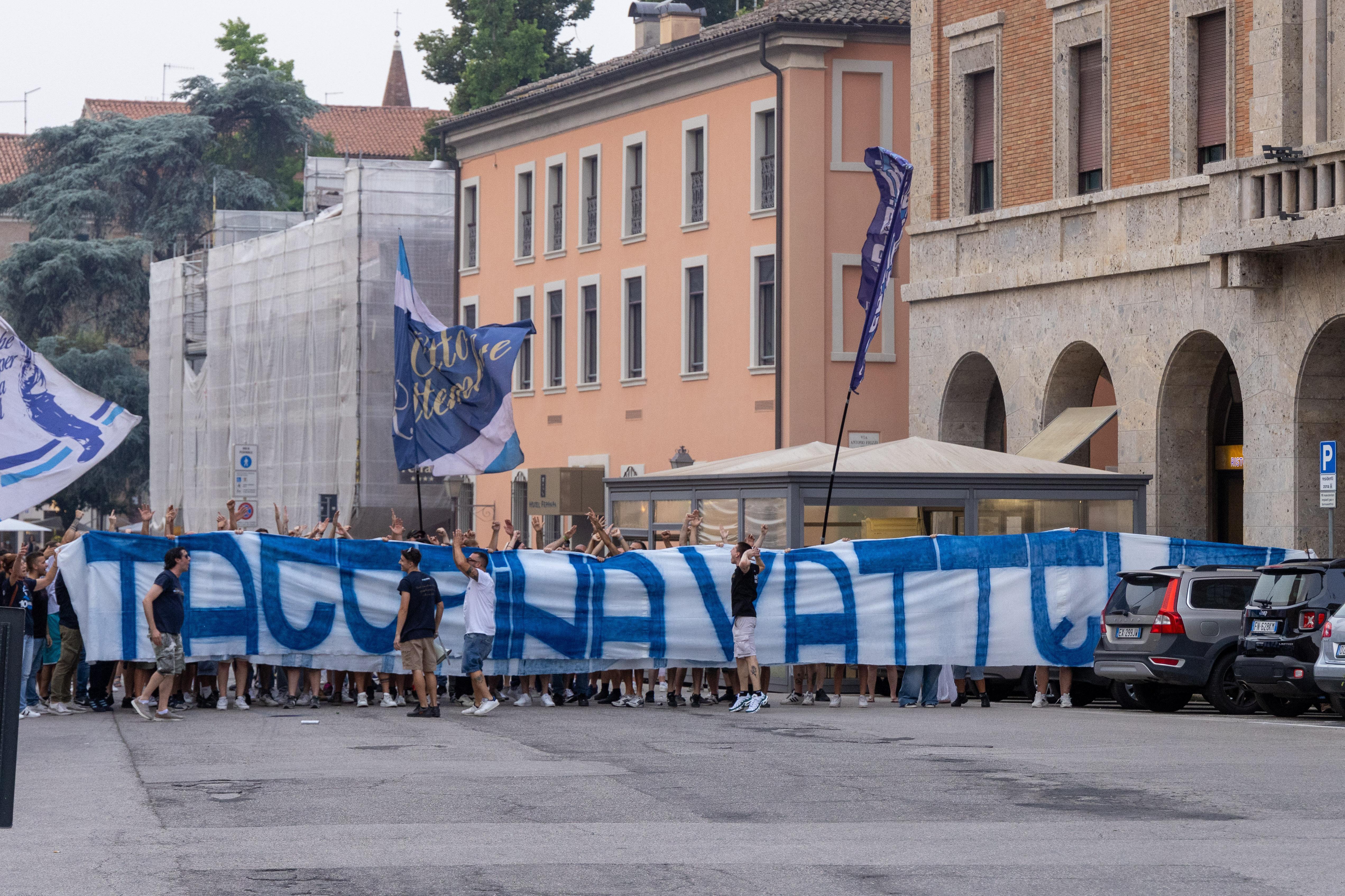 Alle 19 il corteo, la Curva Ovest chiama Ferrara
