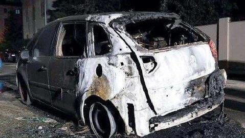 Grosseto, tre auto date alle fiamme in città: sotto accusa un imprenditore - Chi è