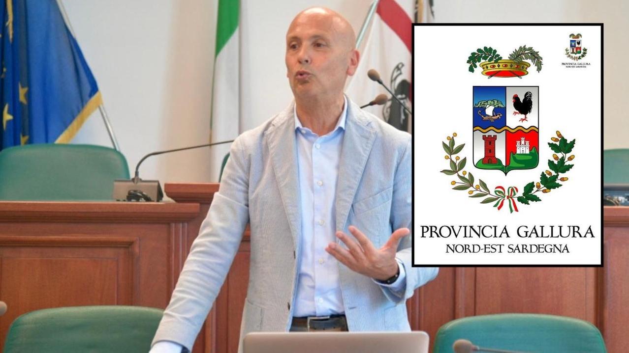 L'amministratore Rino Piccinnu e il nuovo stemma della Provincia