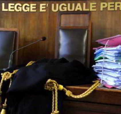 Lucca, spese personali pagate con i soldi prelevati dal conto del condominio