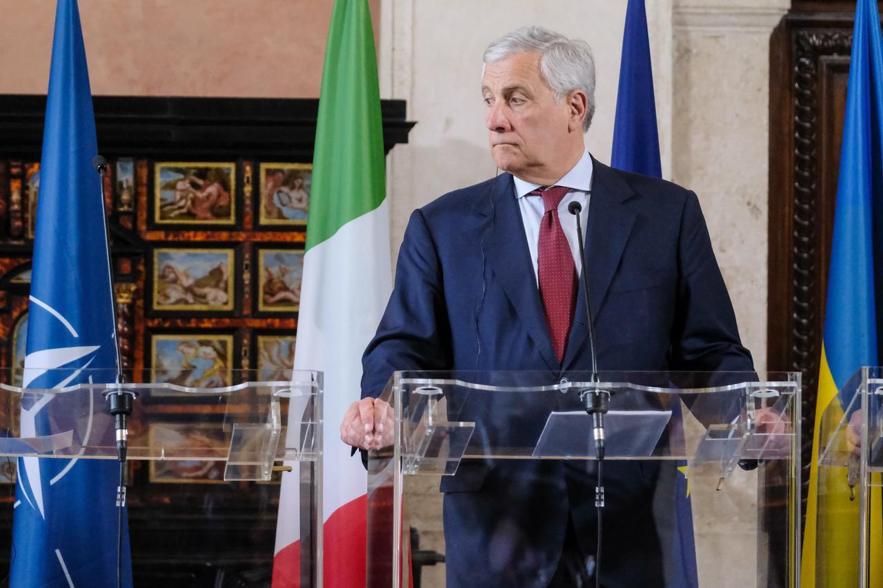 Israele attacca l’Iran, Tajani: «Dialogo, ma situazione complessa»